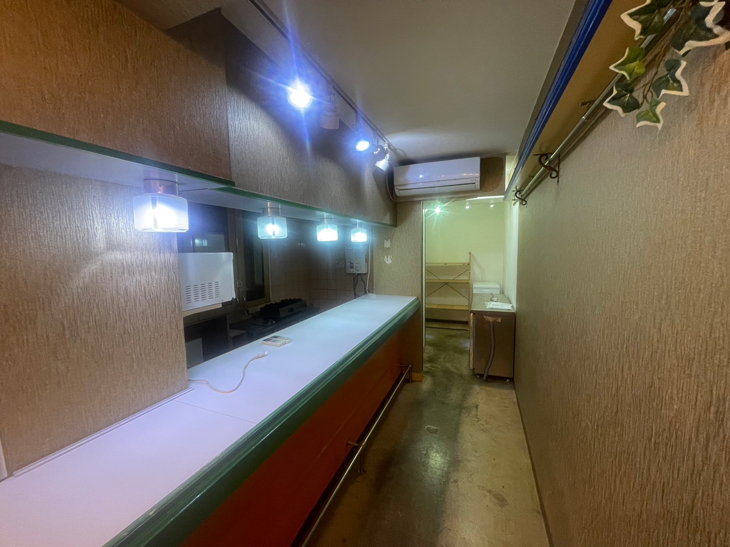 千歳烏山駅徒歩4分　フリーレントあり☆カフェバー居抜き物件